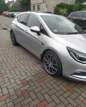 Opel Astra cena 67500 przebieg: 58600, rok produkcji 2017 z Iława małe 106